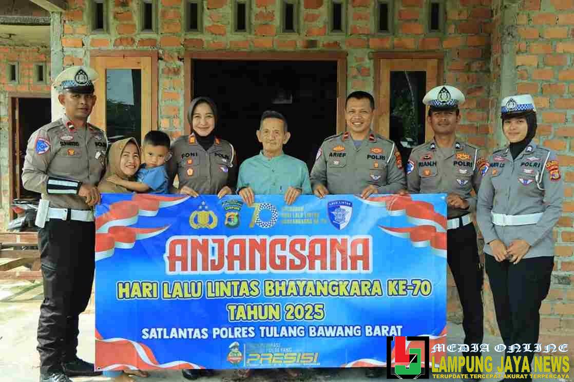 Personel Satlantas Polres Tulang Bawang Barat Melaksanakan Kegiatan Anjangsana Kerumah Purnawirawan Polri Personel Satlantas Polres Tulang Bawang Barat Melaksanakan Kegiatan Anjangsana Kerumah Purnawirawan Polri