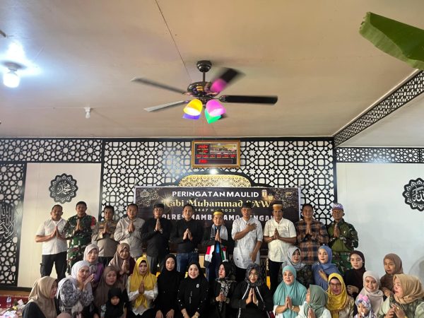 Kapolres Tulang Bawang Barat Lakukan Pemeriksaan Sikap Tampan dan Kelengkapan Data Diri Personil