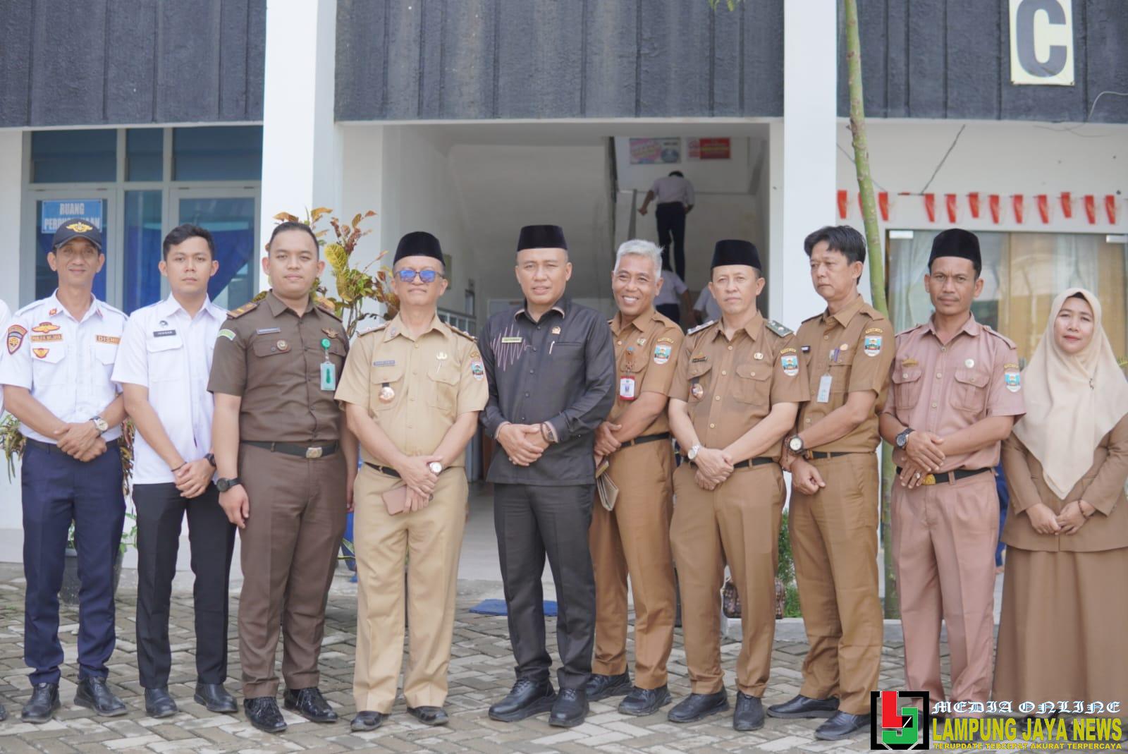 Mewakili Bupati, Asisten II Drs. Zukri Amin, M.P. Hadiri Launching MBG Di Kecamatan Pesisir Tengah Mewakili Bupati, Asisten II Drs. Zukri Amin, M.P. Hadiri Launching MBG Di Kecamatan Pesisir Tengah