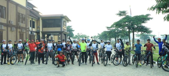 Bangun Semangat Hidup Sehat dan Sinergitas, Kapolres Tulang Bawang Barat Gowes Bareng Bersama Wakil Bupati Nadirsyah