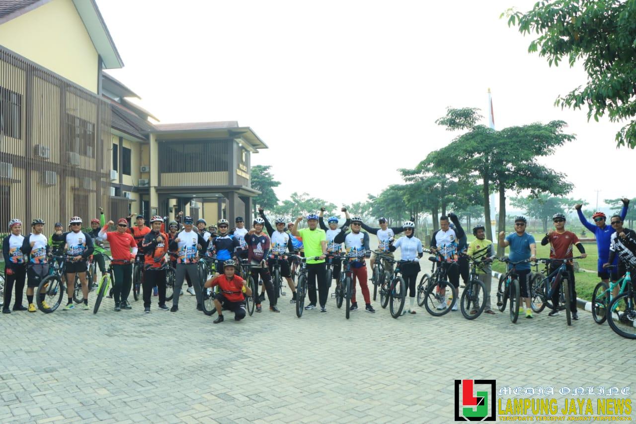 Bangun Semangat Hidup Sehat dan Sinergitas, Kapolres Tulang Bawang Barat Gowes Bareng Bersama Wakil Bupati Nadirsyah Bangun Semangat Hidup Sehat dan Sinergitas, Kapolres Tulang Bawang Barat Gowes Bareng Bersama Wakil Bupati Nadirsyah