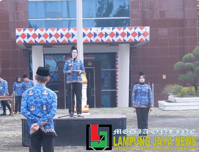 Bupati Ayu Asalasiyah Pimpin Apel Bulanan Di Lapangan Buay Pemuka Bupati Ayu Asalasiyah Pimpin Apel Bulanan Di Lapangan Buay Pemuka