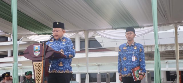 Wakil Bupati Pesibar Irawan Topani Gelar Upacara Paripurna Bulanan