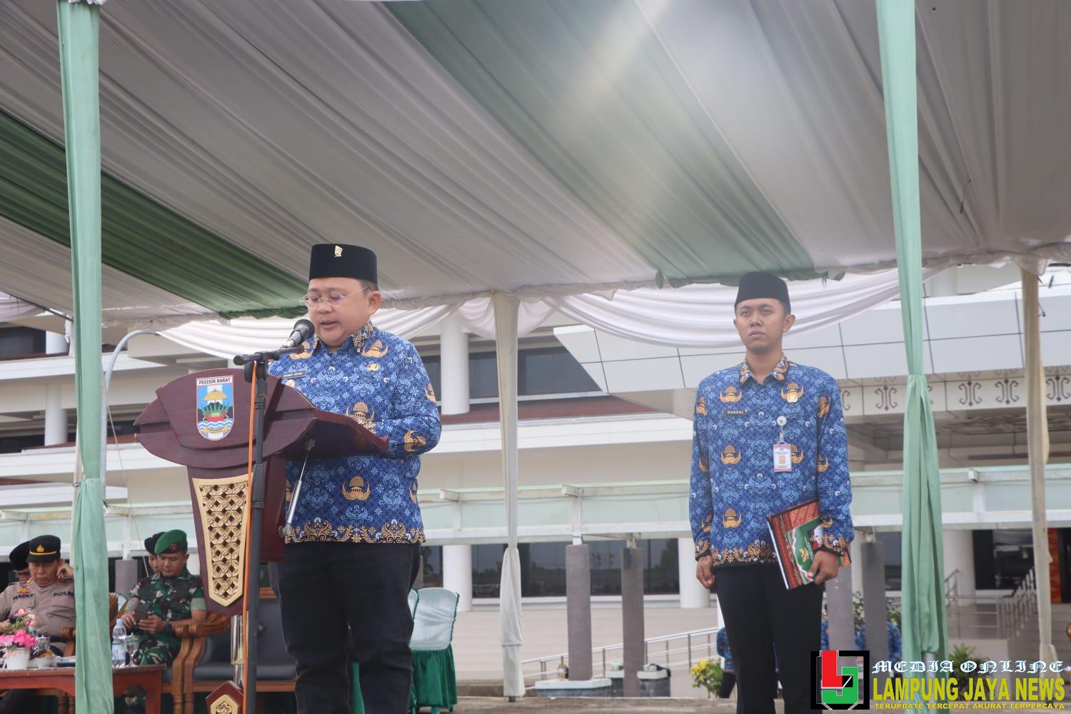 Wakil Bupati Pesibar Irawan Topani Gelar Upacara Paripurna Bulanan