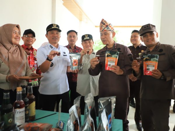 Parosil Mabsus Harap Program Mitra Adhyaksa Tingkatkan Daya Saing UMKM Lambar.