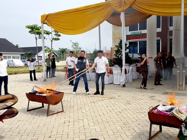 Komitmen Tegakkan Hukum Tanpa Kompromi, Kejari Tubaba Musnahkan Barang Bukti 66 Perkara
