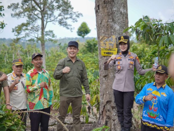 Tinjau Lokasi Serangan Harimau, Pj Sekda Tedi Zadmiko Ingatkan Warga Untuk Tingkatkan Kewaspadaan