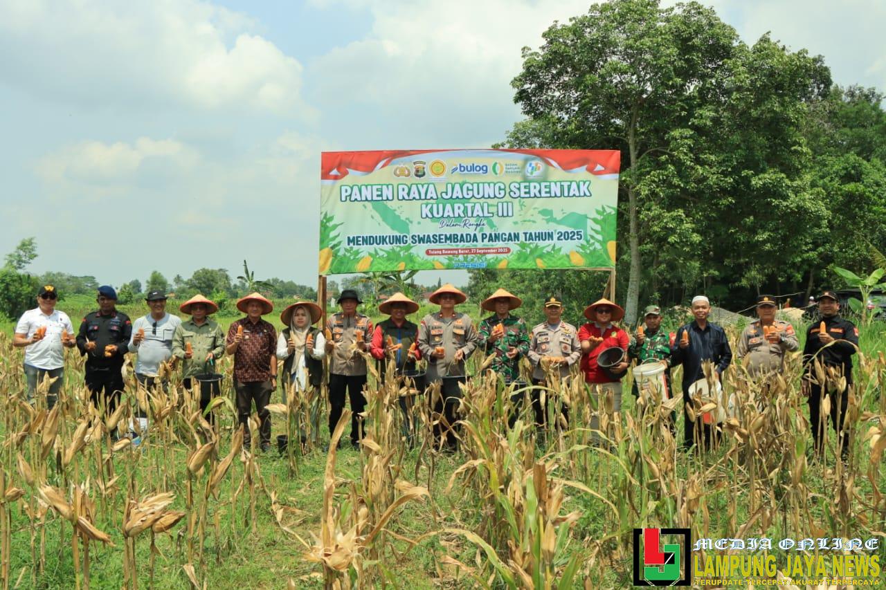 Dukung Ketahanan Pangan Nasional, Polres Tulang Bawang Barat Bersama Pemda dan Petani Gelar Panen Raya Jagung Serentak Kuartal III di Tumijajar