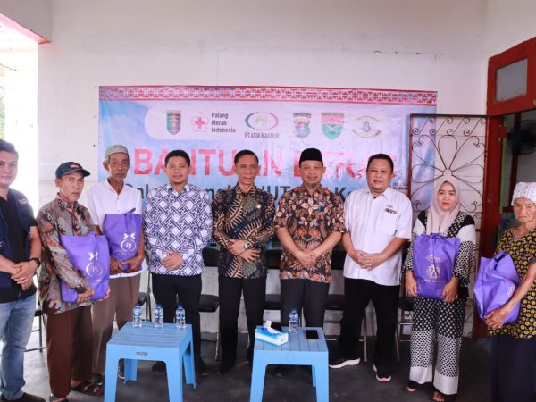 HUT Ke-80 Tebar Kebaikan, PMI Way Kanan Bagikan Paket Sembako Untuk Masyarakat HUT Ke-80 Tebar Kebaikan, PMI Way Kanan Bagikan Paket Sembako Untuk Masyarakat