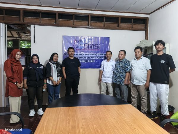 Terima Kunjungan SMSI Way Kanan, SMSI Provinsi Lampung Berikan Tips Jurnalis Profesional Terima Kunjungan SMSI Way Kanan, SMSI Provinsi Lampung Berikan Tips Jurnalis Profesional