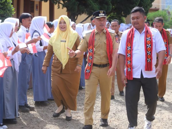 Parosil Berikan Motivasi Kepada Siswa SMKN Way Tenong Melalui Diklat Kapasitas Pengurus Osis