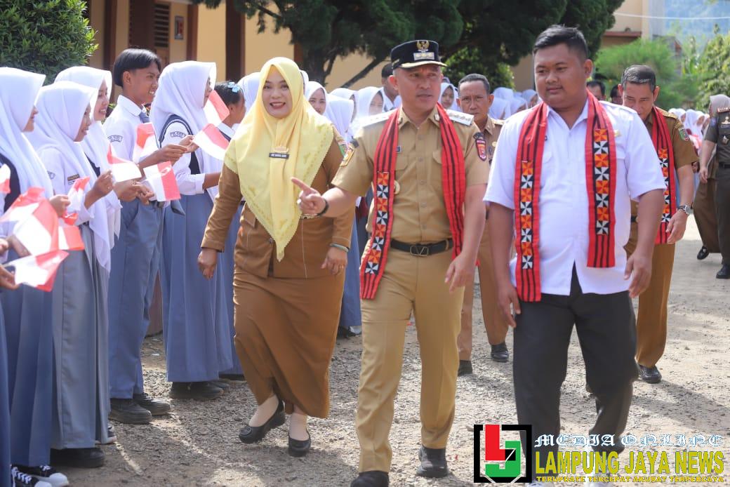 Parosil Berikan Motivasi Kepada Siswa SMKN Way Tenong Melalui Diklat Kapasitas Pengurus Osis