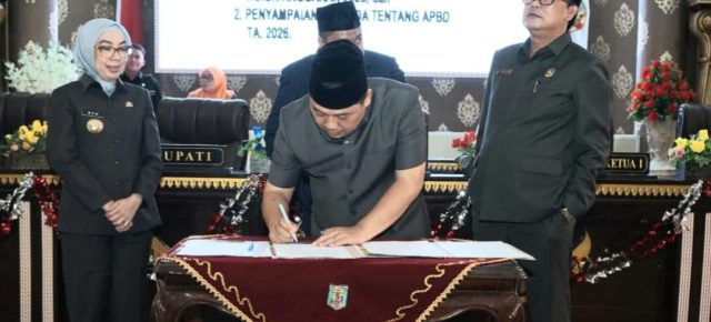 Bupati Ayu Asalasiyah Hadiri Paripurna Pengesahan KUA dan PPAS Tahun Anggaran 2026