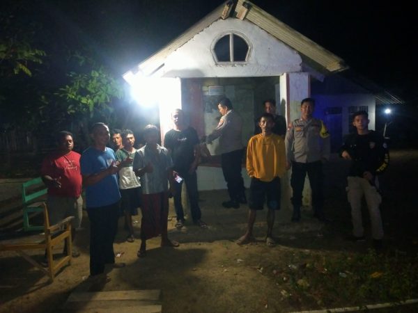 Personil Polsek Gunung Agung Gelar Patroli Siskamling dinihari Guna Cegah Gangguan Kamtibmas Personil Polsek Gunung Agung Gelar Patroli Siskamling dinihari Guna Cegah Gangguan Kamtibmas