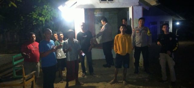 Personil Polsek Gunung Agung Gelar Patroli Siskamling dinihari Guna Cegah Gangguan Kamtibmas