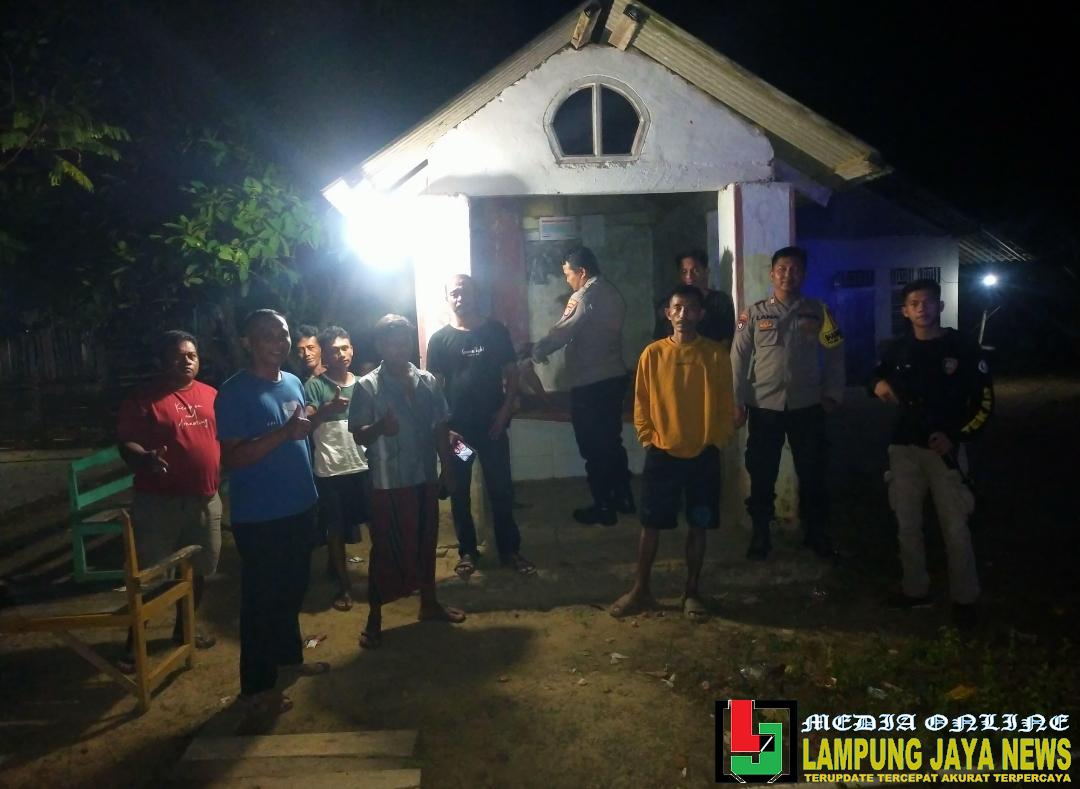 Personil Polsek Gunung Agung Gelar Patroli Siskamling dinihari Guna Cegah Gangguan Kamtibmas Personil Polsek Gunung Agung Gelar Patroli Siskamling dinihari Guna Cegah Gangguan Kamtibmas