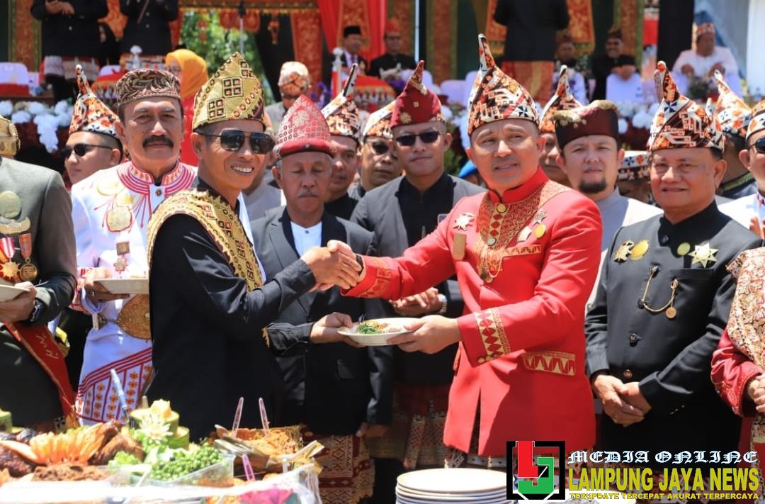 Semarak HUT Ke-34, Pemkab Lampung Barat Gelar Upacara Hingga Pentas Seni.