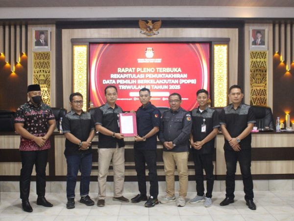 Pastikan Akurasi dan Validitas Data Pemilih, Kembali KPU Way Kanan Gelar Rapat Pleno Terbuka Rekapitulasi Pemutakhiran Data Pemilih Berkelanjutan Triwulan III Tahun 2025 Pastikan Akurasi dan Validitas Data Pemilih, Kembali KPU Way Kanan Gelar Rapat Pleno Terbuka Rekapitulasi Pemutakhiran Data Pemilih Berkelanjutan Triwulan III Tahun 2025