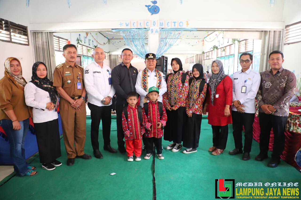 Seragam Sekolah Gratis Jadi Langkah Nyata Pemkab Lambar Dalam Prioritaskan Pendidikan