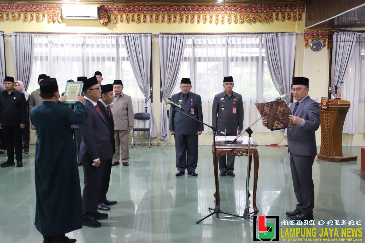 Bupati Parosil Lantik Nowo Wibawono dan Amri Sebagai Pejabat Tinggi Pratama Pemkab Lampung Barat