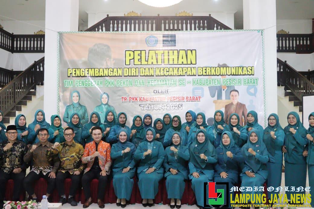 Ketua TP PKK Dian Hardiyanti Dedi Buka Kegiatan Pelatihan Public Speaking