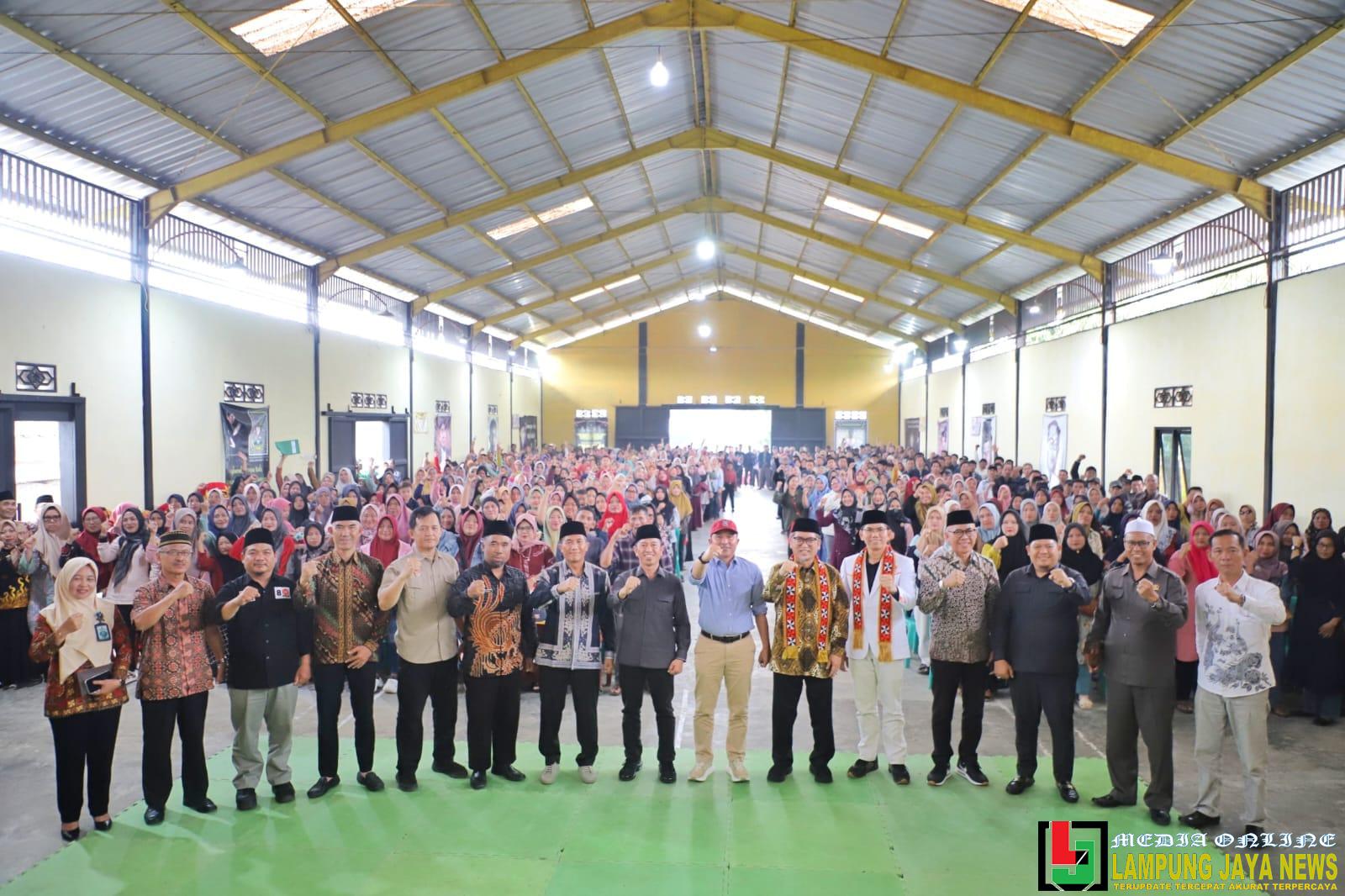 Parosil Mabsus Sebut Tidak Ada Lagi Alasan Anak di Lampung Barat Tidak Mengeyam Pendidikan Parosil Mabsus Sebut Tidak Ada Lagi Alasan Anak di Lampung Barat Tidak Mengeyam Pendidikan
