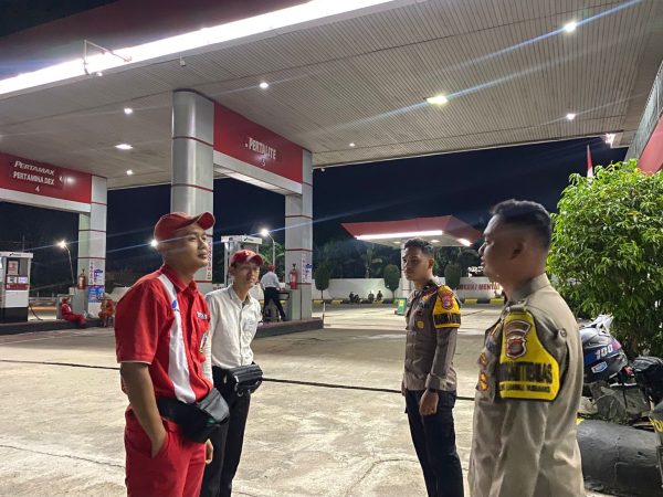 Jamin Rasa Aman Di Area SPBU Pertamina, Polsek Lambu Kibang Rutin Gelar Patroli Saat Malam Hari Jamin Rasa Aman Di Area SPBU Pertamina, Polsek Lambu Kibang Rutin Gelar Patroli Saat Malam Hari