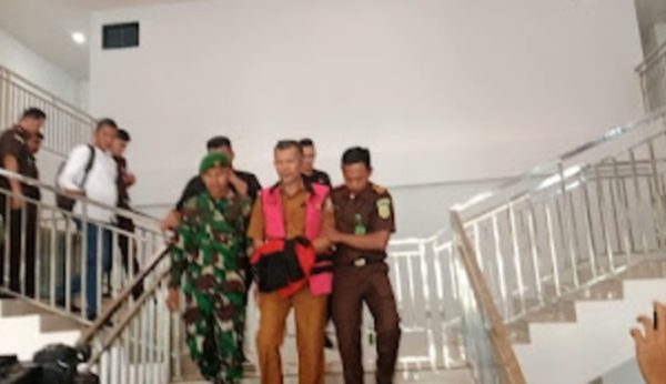 Dua Pejabat Dinas Lingkungan Hidup Tulang Bawang Barat Ditahan, Diduga Korupsi Rp1,36 Miliar Dua Pejabat Dinas Lingkungan Hidup Tulang Bawang Barat Ditahan, Diduga Korupsi Rp1,36 Miliar