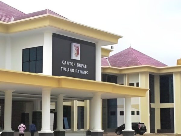 Pemkab Tulang Bawang Bangun Kantor Di Atas Tanah Milik Masyarakat Selama 27 Tahun Belum Diganti Rugi Kepada Pemilik Tanah Pemkab Tulang Bawang Bangun Kantor Di Atas Tanah Milik Masyarakat Selama 27 Tahun Belum Diganti Rugi Kepada Pemilik Tanah
