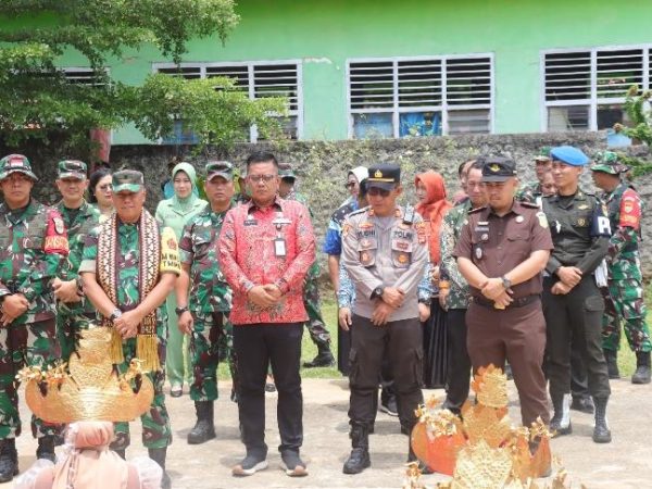 Sekda Machiavelli HT Sambut Kunjungan Tim Wasev TMMD Ke-126 Di Kampung Sriwijaya