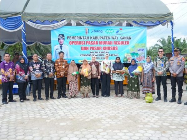 Bupati Ayu Buka Operasi Pasar Murah Bersubsidi Kabupaten Way Kanan