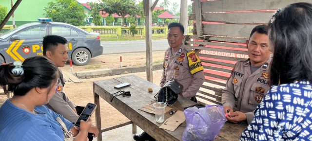 Polsek Tulang Bawang Tengah Intensifkan Patroli Siang Hari, Wujudkan Lingkungan yang Aman dan Kondusif Polsek Tulang Bawang Tengah Intensifkan Patroli Siang Hari, Wujudkan Lingkungan yang Aman dan Kondusif
