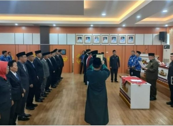 Bupati H. Moh. Saleh Asnawi, Melantik dan Mengambil Sumpah Jabatan Pejabat Manajerial dan Non Manajerial di Lingkup Sekretariat Pemkab Tanggamus