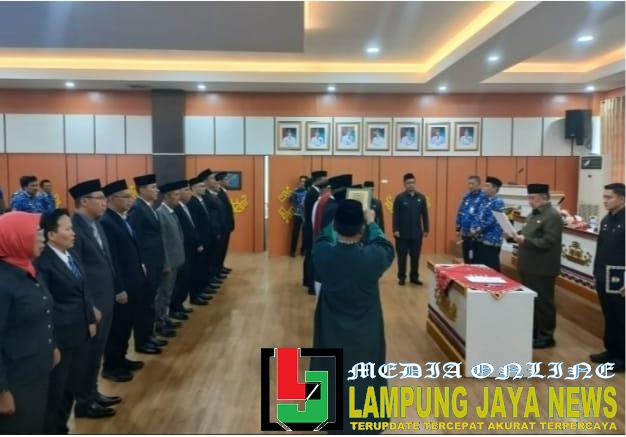 Bupati H. Moh. Saleh Asnawi, Melantik dan Mengambil Sumpah Jabatan Pejabat Manajerial dan Non Manajerial di Lingkup Sekretariat Pemkab Tanggamus Bupati H. Moh. Saleh Asnawi, Melantik dan Mengambil Sumpah Jabatan Pejabat Manajerial dan Non Manajerial di Lingkup Sekretariat Pemkab Tanggamus