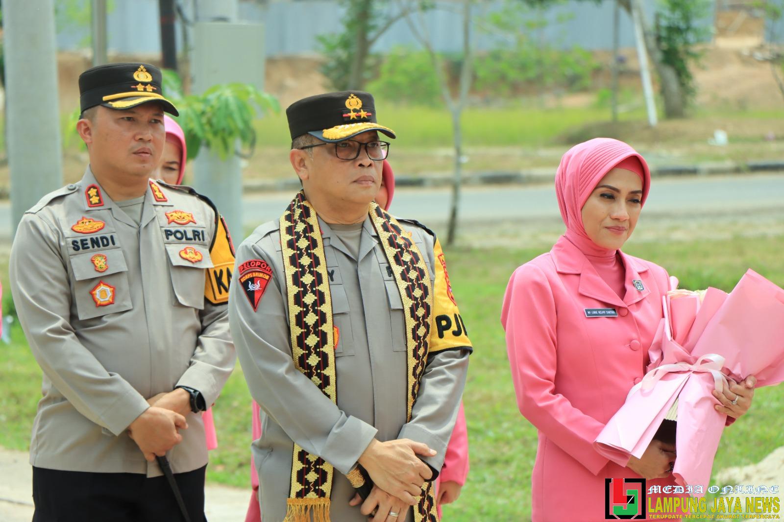 Kapolda Lampung Laksanakan Kunjungan Kerja di Polres Tulang Bawang Barat, Tekankan kehadiran Polri di Tengah Masyarakat Kapolda Lampung Laksanakan Kunjungan Kerja di Polres Tulang Bawang Barat, Tekankan kehadiran Polri di Tengah Masyarakat