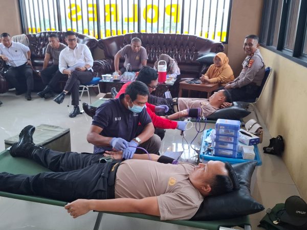 Polres Tulang Bawang Barat Gelar Donor Darah Serentak dalam Rangka HUT Humas Polri ke-74