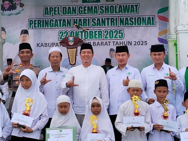 Bupati Pesisir Barat Dedi Irawan Pimpin Apel Hari Santri