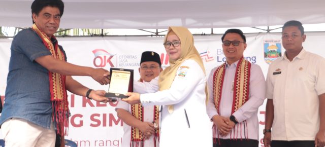 Wakil Bupati Irawan Topani Buka Kegiatan Edukasi Keuangan dan Pembukaan Rekening Simpel Di SMPN 17 Krui