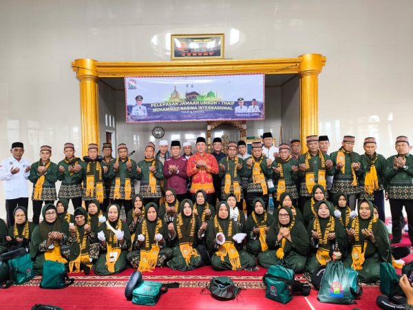 Bupati Parosil Melepas 34 Jama'ah Umroh Dari 15 Kecamatan Yang Ada Di Lampung Barat