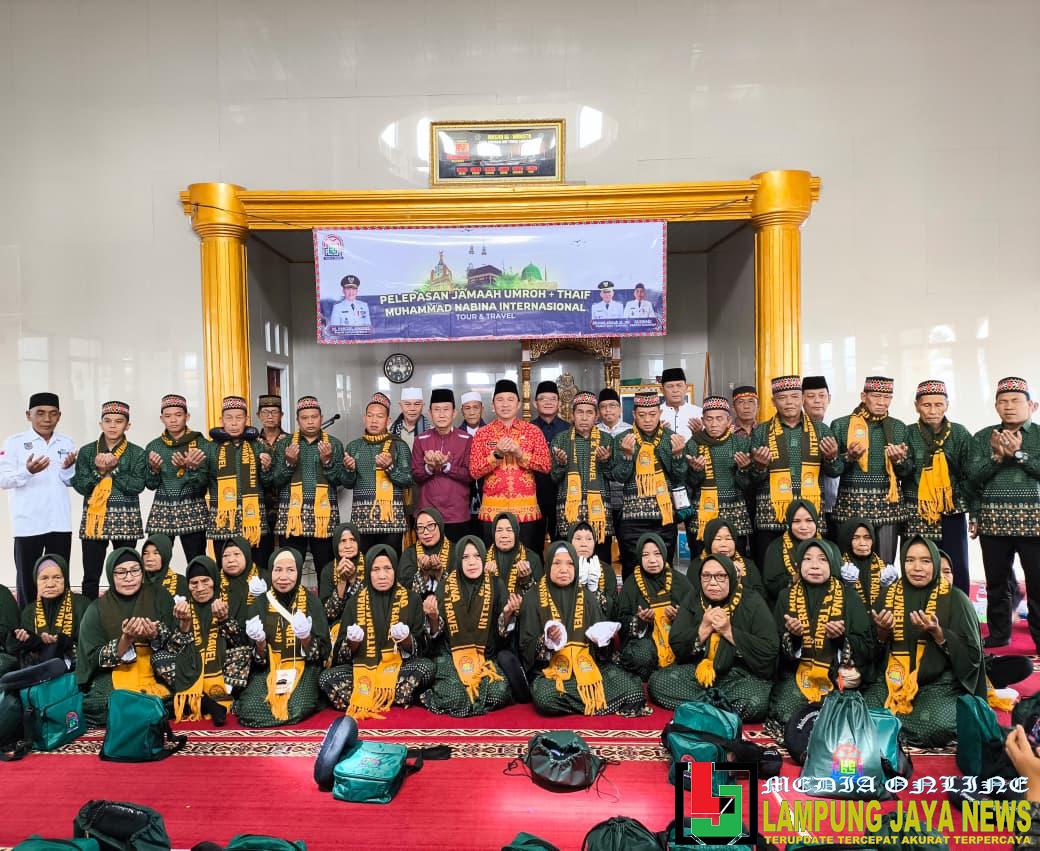 Bupati Parosil Melepas 34 Jama'ah Umroh Dari 15 Kecamatan Yang Ada Di Lampung Barat Bupati Parosil Melepas 34 Jama'ah Umroh Dari 15 Kecamatan Yang Ada Di Lampung Barat