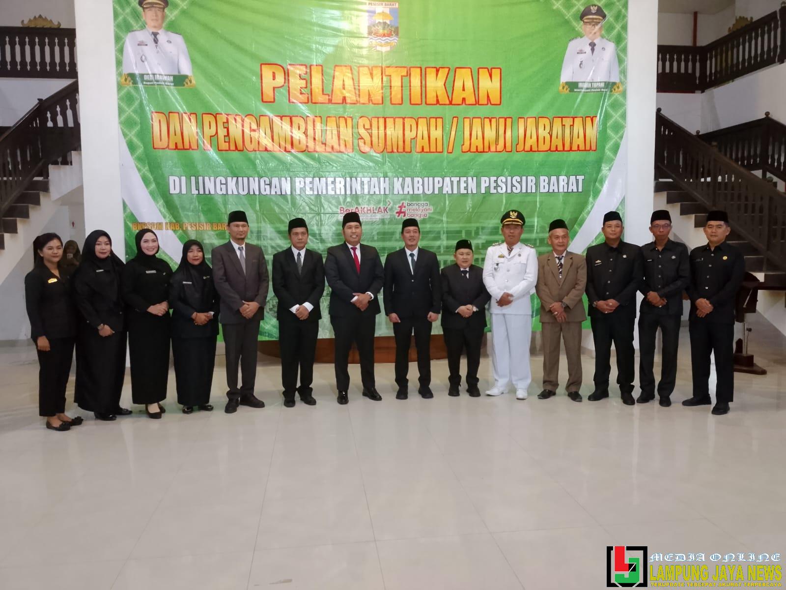 Berikan Penyegaran Pada Struktur Organisasi Pemerintahan, Bupati Dedi Irawan Melantik 21 ASN Dalam Jabatan Administrator dan Pengawas Berikan Penyegaran Pada Struktur Organisasi Pemerintahan, Bupati Dedi Irawan Melantik 21 ASN Dalam Jabatan Administrator dan Pengawas