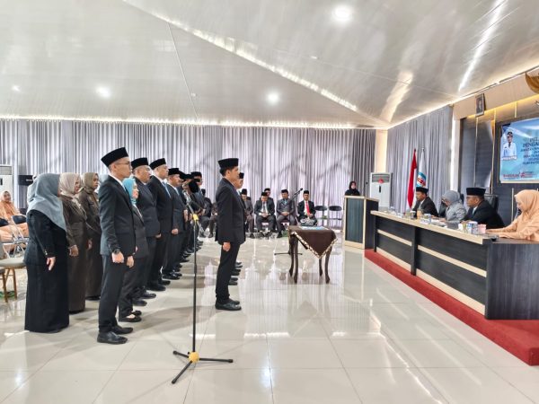Bupati Ayu Asalasiyah Melantik 15 Jabatan Pimpinan Tinggi Pratama Dan 10 Jabatan Fungsional Penata Kelola Penanaman Modal