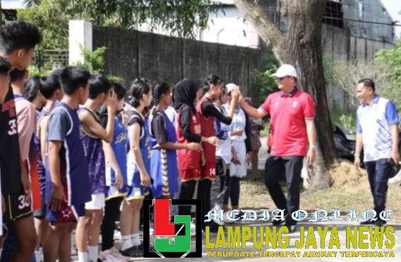 Bupati Novriwan Jaya Buka Kejurkab Bola Basket Tubaba 2025, Tegaskan Komitmen Pembinaan Atlet Daerah Bupati Novriwan Jaya Buka Kejurkab Bola Basket Tubaba 2025, Tegaskan Komitmen Pembinaan Atlet Daerah