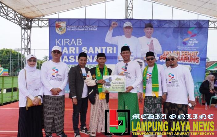 Jalan Sehat Menggunakan Sarung Meriahkan Peringatan Hari Santri Nasional di Tubaba Jalan Sehat Menggunakan Sarung Meriahkan Peringatan Hari Santri Nasional di Tubaba