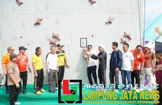 Wakil Bupati Nadirsyah Buka Kejurprov Panjat Tebing Lampung 2025 di Tubaba Wakil Bupati Nadirsyah Buka Kejurprov Panjat Tebing Lampung 2025 di Tubaba