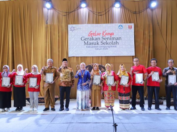 Parosil Mabsus Minta Jebolan Program Beasiswa Seni Budaya Jadi Penggerak Pelestarian Seni Budaya Khas Lambar