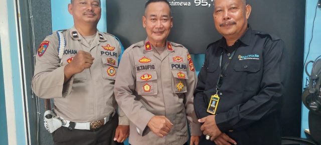Talk Show di Radio, Kapolsek Tulang Bawang Tengah Sampaikan Pesan Imbauan Kamtibmas Talk Show di Radio, Kapolsek Tulang Bawang Tengah Sampaikan Pesan Imbauan Kamtibmas