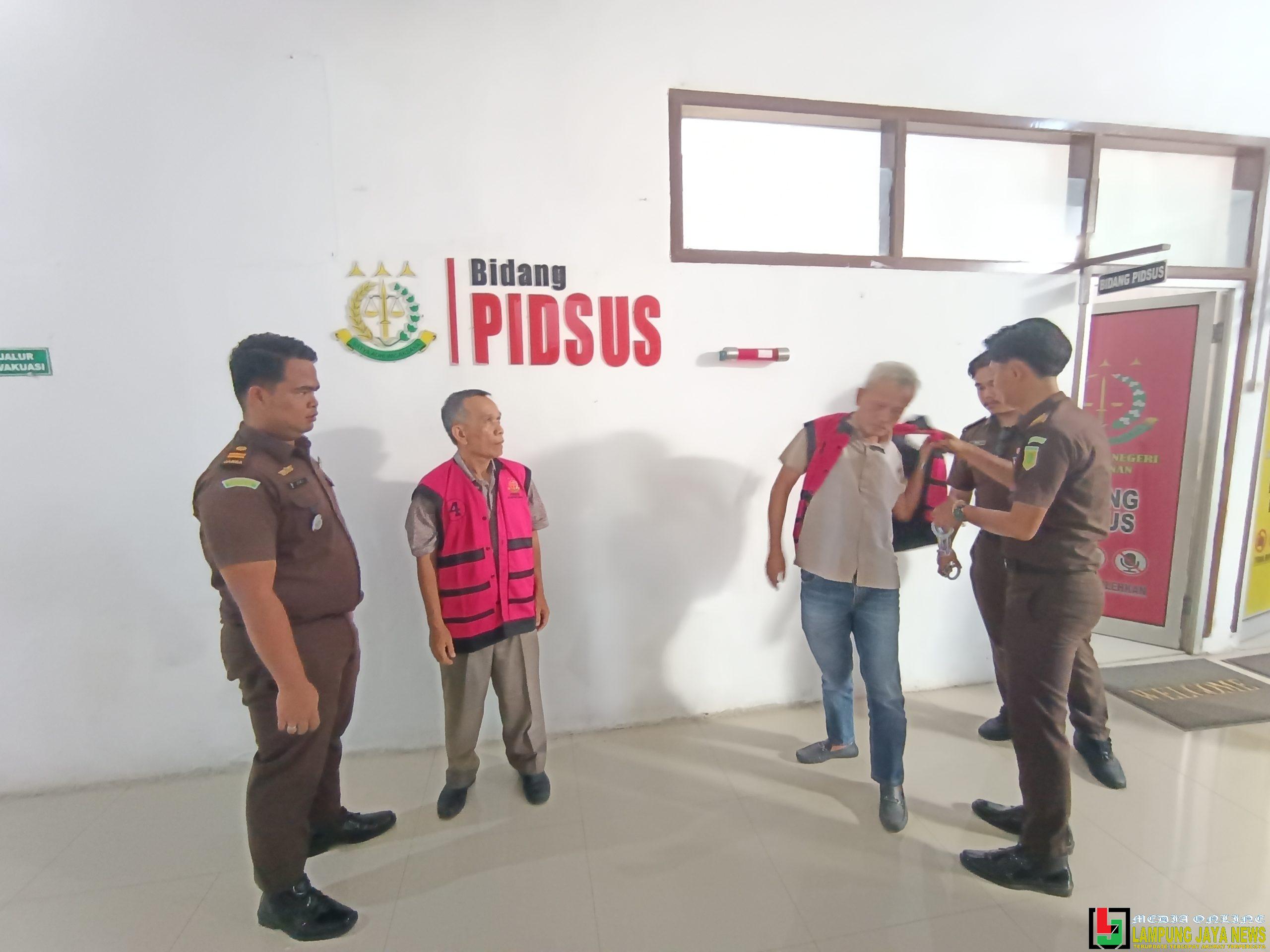 Tetapkan Dua Tersangka, Kejaksaan Negeri Way Kanan Berhasil Ungkap Tindak Pidana Korupsi Pada Program SPAM IKK I Pakuan Ratu Tetapkan Dua Tersangka, Kejaksaan Negeri Way Kanan Berhasil Ungkap Tindak Pidana Korupsi Pada Program SPAM IKK I Pakuan Ratu