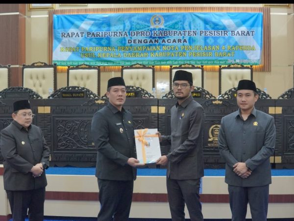 Bupati Dedi Irawan Sampaikan Empat Ranperda Usul Kepala Daerah Pada Rapat Paripurna DPRD