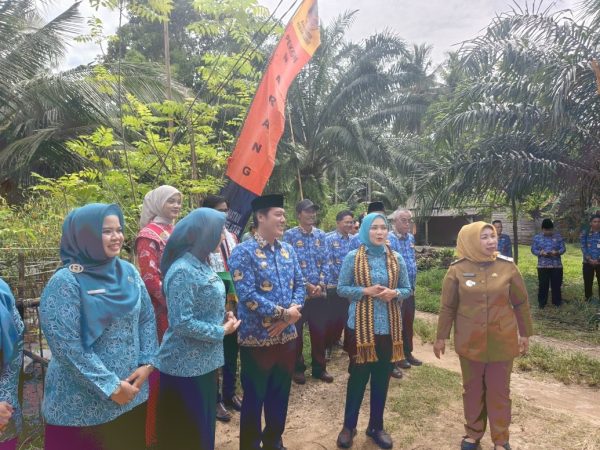 Bupati Dedi Irawan Dampingi Kunker Ketua TP PKK Provinsi Lampung Lakukan Kunjungan Kerja di Desa Tapis, Pekon Marang Pesisir Selatan